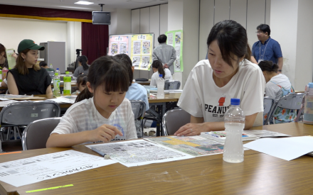 小学生が新聞作りに挑戦