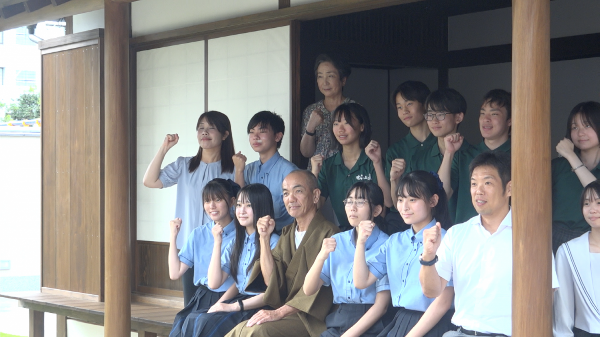 俳句甲子園全国大会の県内出場校壮行会